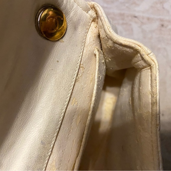 Vintage Chanel off-white leather gold plated flap bag! - Picture 12 of 16